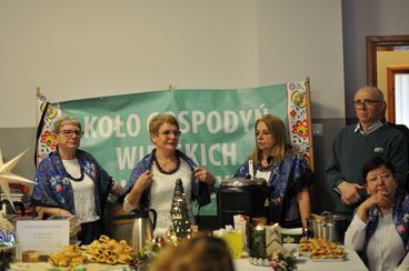 „Z tradycją i ze smakiem” w Ostrówku. Stoiska odwiedziły dziesiątki mieszkańców regionu